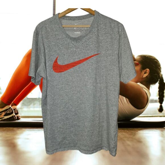 The Nike Tee Size‎ XL Gray/Red (V35) - Picture 1 of 2